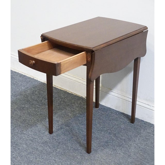 Vintage Antique Solid Mahogany Traditional Hepplewhite Style 26" Drop Leaf Accent End Table For Sale - Image 11 of 15