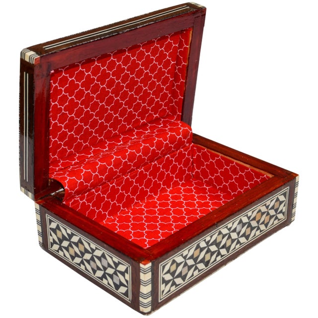 Mother-Of-Pearl Box W/ Arbesques For Sale In New York - Image 6 of 7