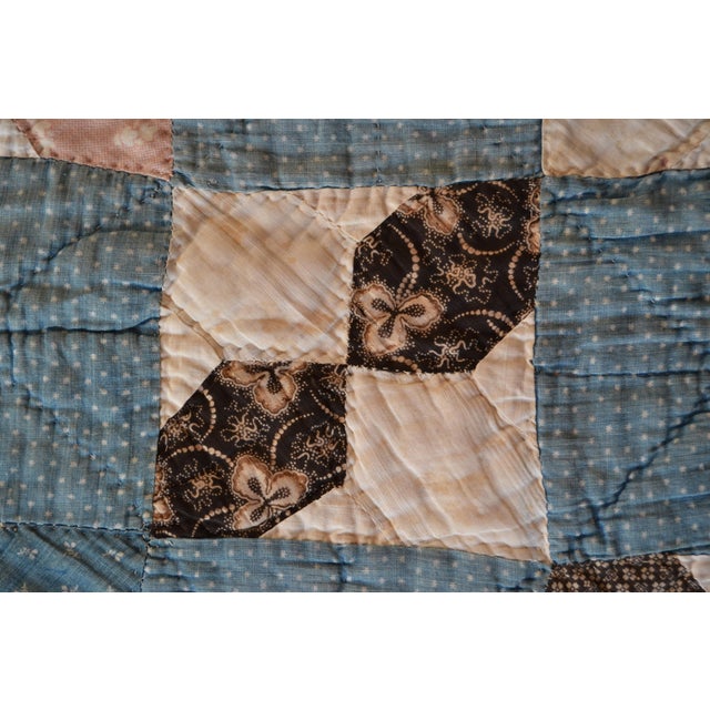 Early 20th C Jacob's Ladder Variation Hand-Quilted Cotton Quilt - For Sale - Image 10 of 12
