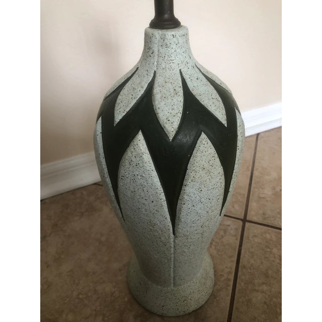 Very funky and unique Midcentury ceramic painted table lamp with a zig zag-like pattern. It is blue and green with gold-...