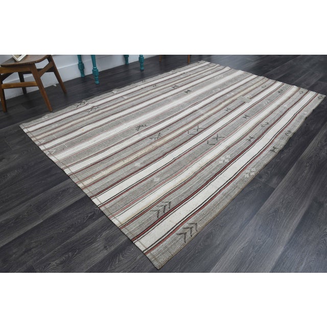 1970s Vintage Handmade Wool Cotton Gray Kilim Rug For Sale - Image 4 of 11