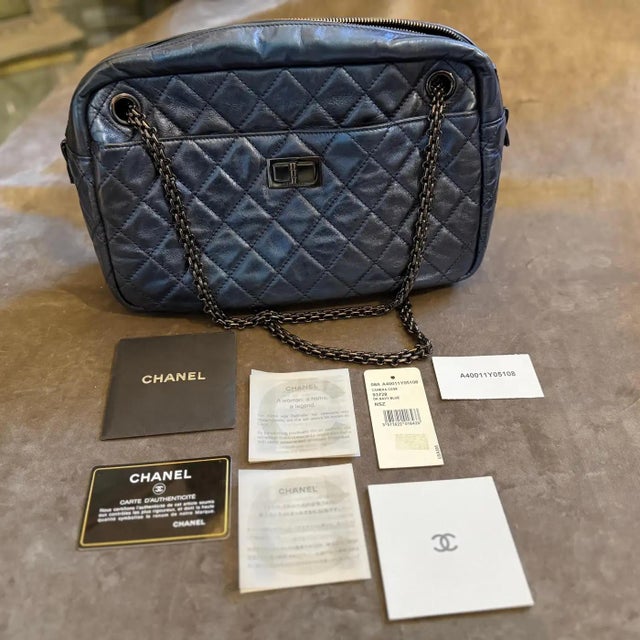 Iconic Chanel 2.55 Blue Metallic Leather and Black Chain Shoulder Bag For Sale - Image 12 of 17