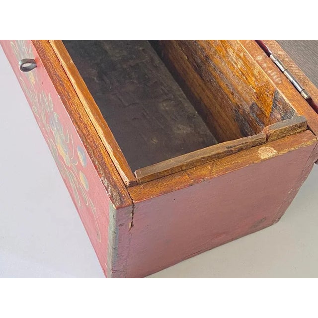 Large Wood Jewelry Box with Flowers Decor, England, 19th Century For Sale - Image 4 of 11