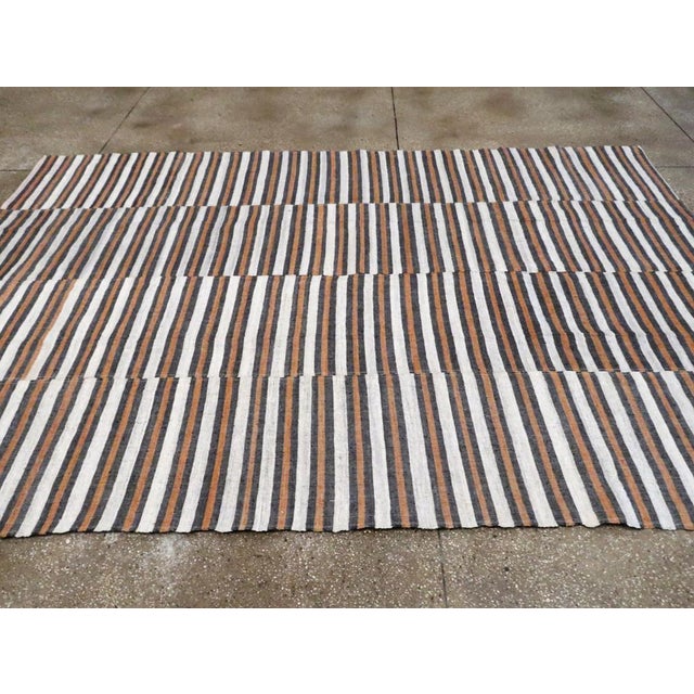 Galerie Shabab Collection Mid-20th Century Turkish Flatweave Kilim Accent Carpet For Sale - Image 4 of 7