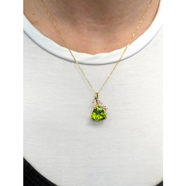 Art Deco 5cts Arizona Peridot Pendant W Natural Diamond Accents in 14k Solid Gold Tr 12mm For Sale - Image 3 of 3