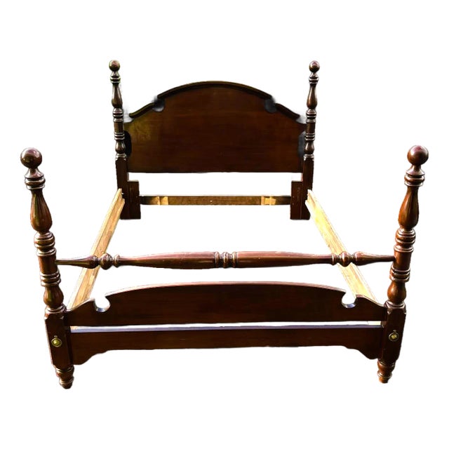 Thomasville Cherry Wood Chippendale Style Queen Size Bed - Vintage Late 20th Century For Sale