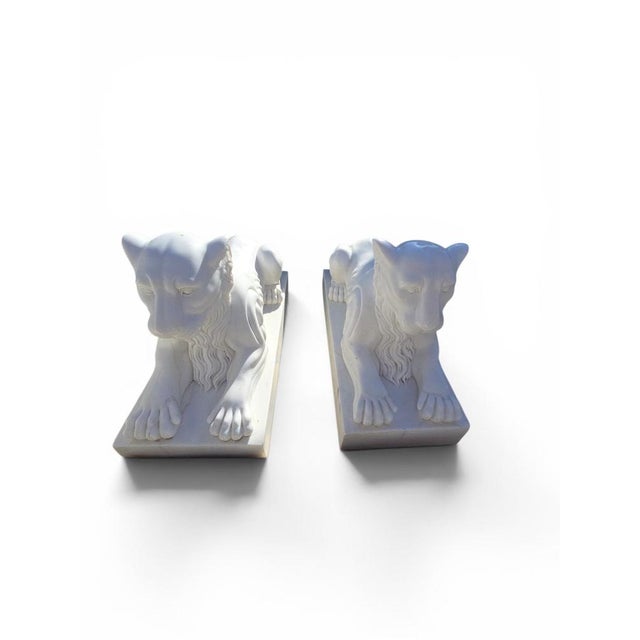 Italian Artist, Lion Sculptures, Late 20th Century, White Marble, Set of 2 For Sale - Image 4 of 5