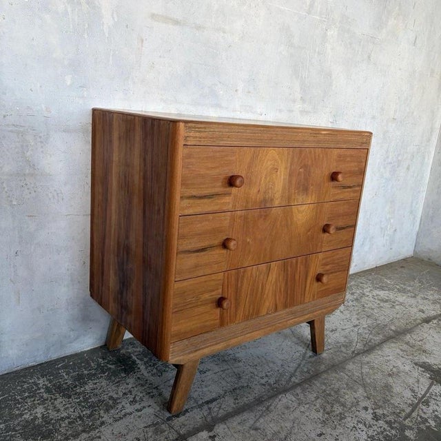 1960s Mid-Century Walnut and Oak Compact Chest of Drawers, 1960s For Sale - Image 5 of 7