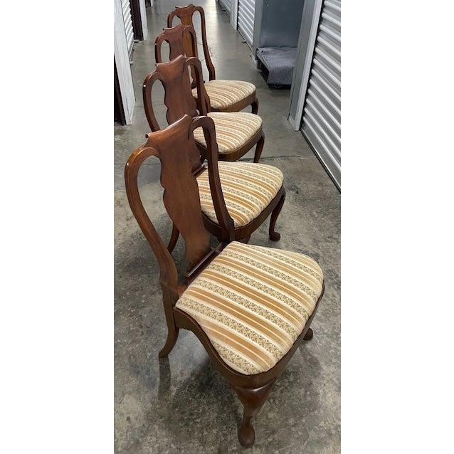 Wood Late 20th Century Solid Mahogany Traditional Style Splat Back Dining Side Chair For Sale - Image 7 of 10