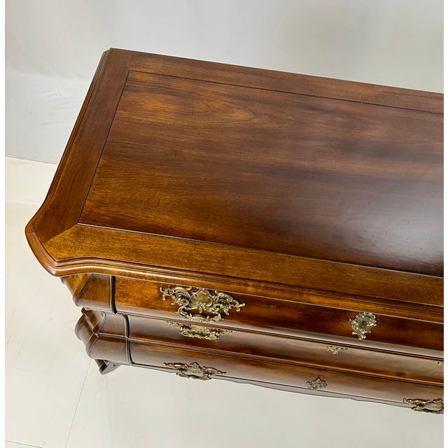 Late 20th Century Henredon Viennese/French Provincial Bombe Chest or Commode For Sale - Image 10 of 16