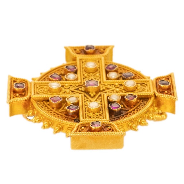 Antique Italian Etruscan Revival 22k Gold Brooch Rubies & Pearls Marchesini 1870 For Sale - Image 11 of 16