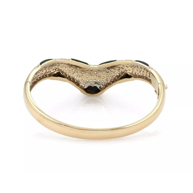 Contemporary Diamond 3.75ct Enamel 18k Yellow Gold V Shape Bangle Bracelet For Sale - Image 3 of 5