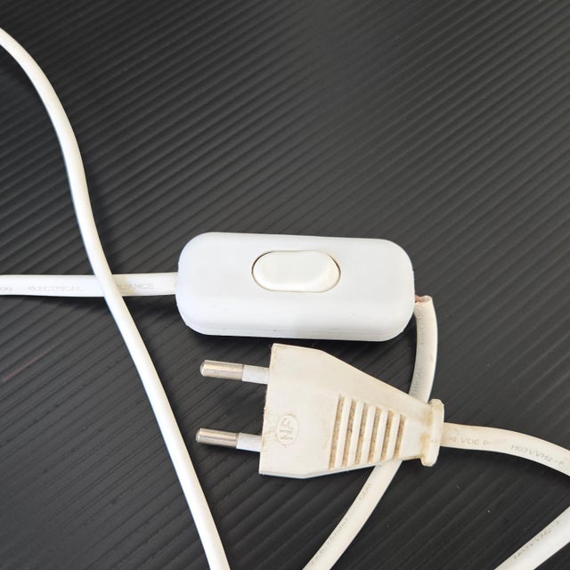 Vintage Table Lamp in White Lacquered Bent Metal, 1970s For Sale - Image 13 of 15