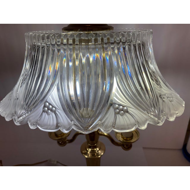 Hollywood Regency Vintage Leaded Shade Hollywood Regency Style Solid Brass Table Lamp For Sale - Image 3 of 4