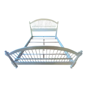 1990s Ethan Allen French Country Wheatback Cal King Bedframe in Antique White