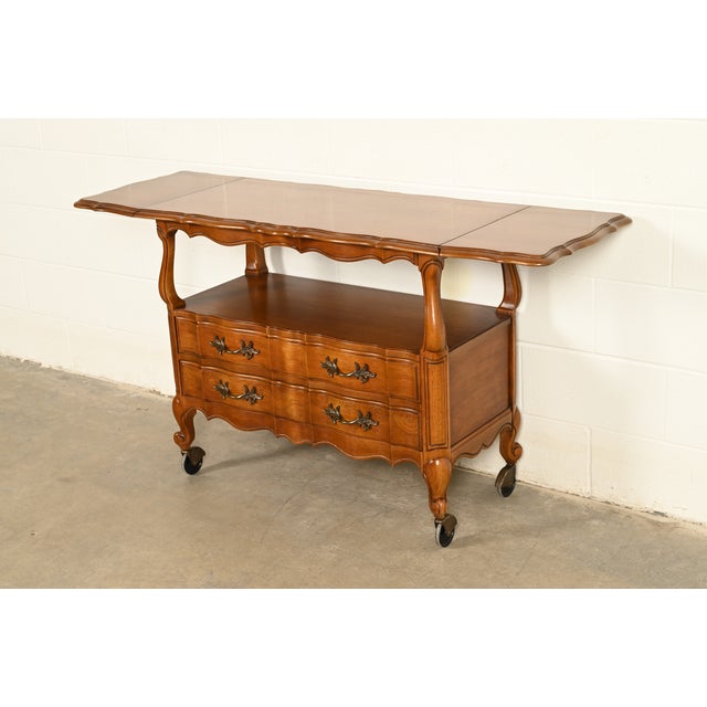 Thomasville French Provincial Louis XV Carved Walnut Buffet Server or Bar Cart, Circa 1970s For Sale - Image 9 of 17