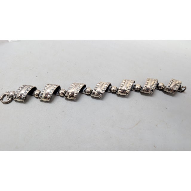 Vintage 1950s Signed Napier Modernist Silvertone Scroll Link Bracelet For Sale In Philadelphia - Image 6 of 9