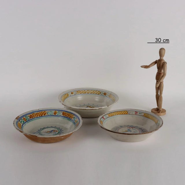 Group of three small bowls in majolica. On the tense polychrome decoration with a geometric motif in the lattice; In the...