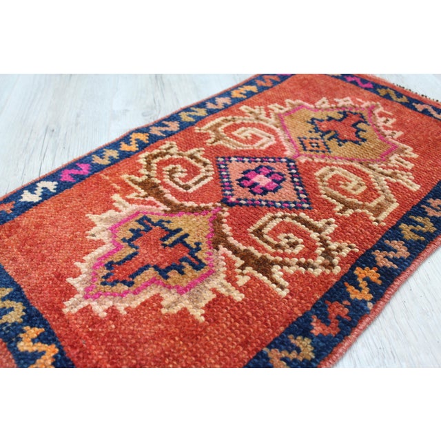 Mini Turkish Rug - 17.5"x29" For Sale In Raleigh - Image 6 of 8