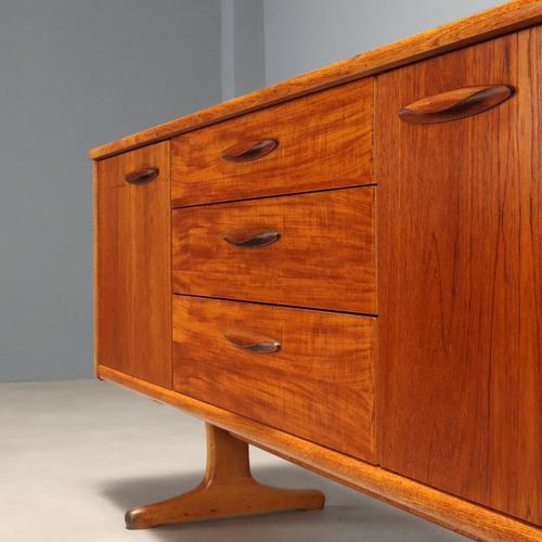 English Manufacture Sideboard in Teak Veneer, 1960s For Sale - Image 3 of 11