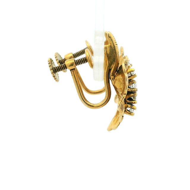 A charming pair of vintage American mid-century earrings crafted in solid 14 karat yellow gold, designed in an elegant...