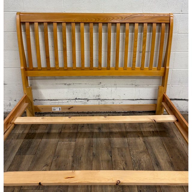 Mission Vintage Vaughan Furniture Co Queen Size Mission Arts and Crafts Style Sleigh Bed For Sale - Image 3 of 11
