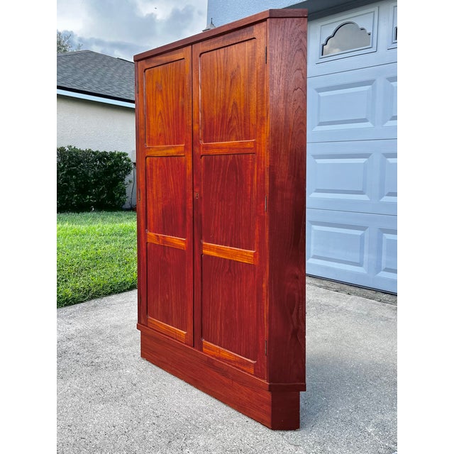 Vamo Sonderborg Mid Century Danish Modern Teak Corner Cabinet With Lock + Key | Vamo Sønderborg Møbelfabrik For Sale - Image 4 of 18