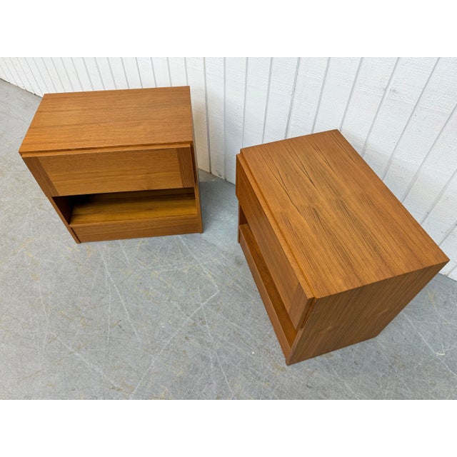 Vintage Danish Modern Teak Nightstands - Set of 2 For Sale In Philadelphia - Image 6 of 9