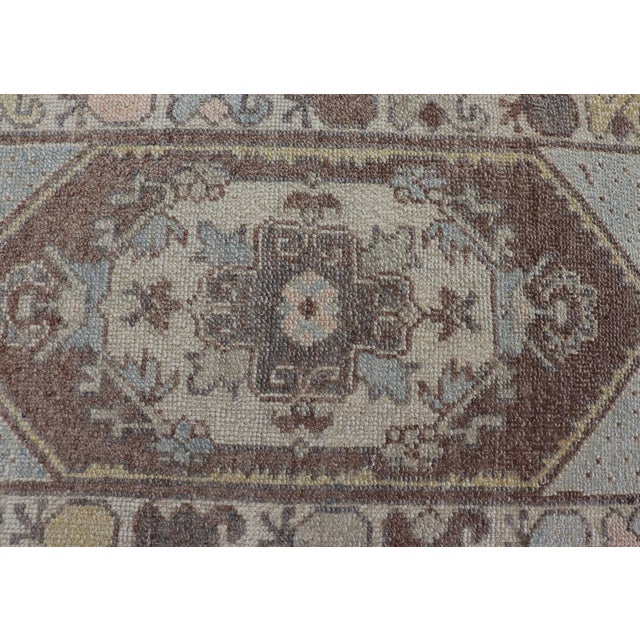 Early 21st Century Classic Medallion Design Turkish Oushak Runner in Soft Pastel Tones For Sale - Image 5 of 14