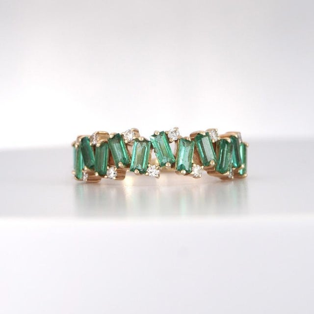 Zig Zag Yellow Gold Natural Diamond & Emerald Ring For Sale - Image 14 of 14