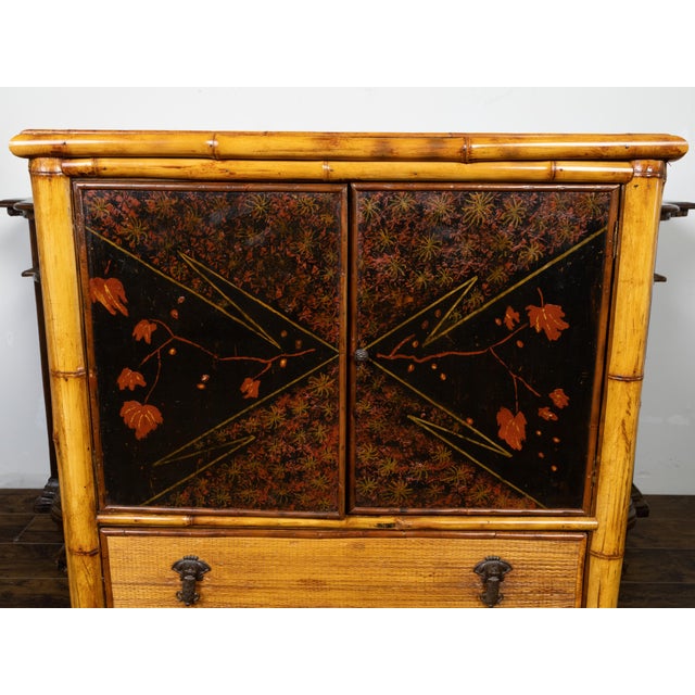 An English bamboo cabinet from the late 19th century, with Japonism décor, three drawers and cabriole legs. Created in...