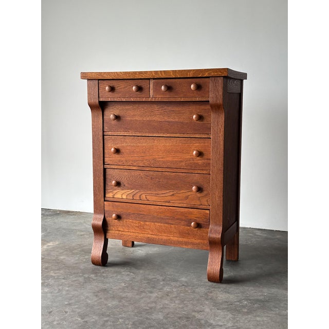 Traditional Early 20th Century Quartersawn Oak Chest of Drawers, Turn-of-the-Century For Sale - Image 3 of 18