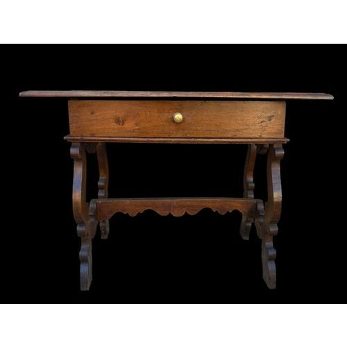 Measures H x L x P Height cm. : 77 cm,Widht cm. : 104 cm,Deep cm. : 56 cm Small writing desk with lyre-shaped legs from...