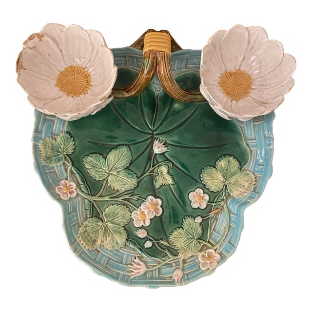 Late 19th Century George Jones Majolica Strawberry Dish For Sale