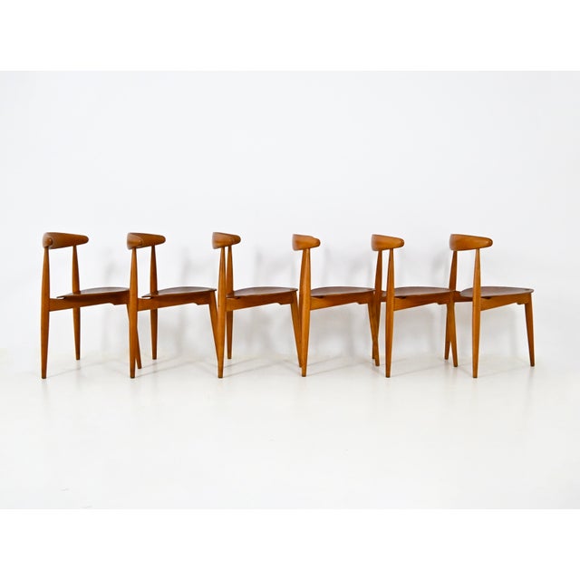 Heart Dining Table and Chairs attributed to Hans J. Wegner for Fritz Hansen, 1950s, Set of 7 For Sale - Image 6 of 17