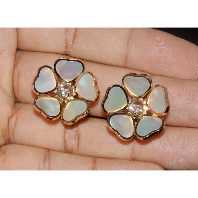 Late 20th Century Pair of Chopard Happy Hearts Flowers Diamond Mother of Pearl 18k Rose Gold Earrings For Sale In Dallas - Image 6 of 15