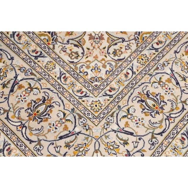 Kashan Hand-Knotted Rug in Wool For Sale - Image 6 of 11