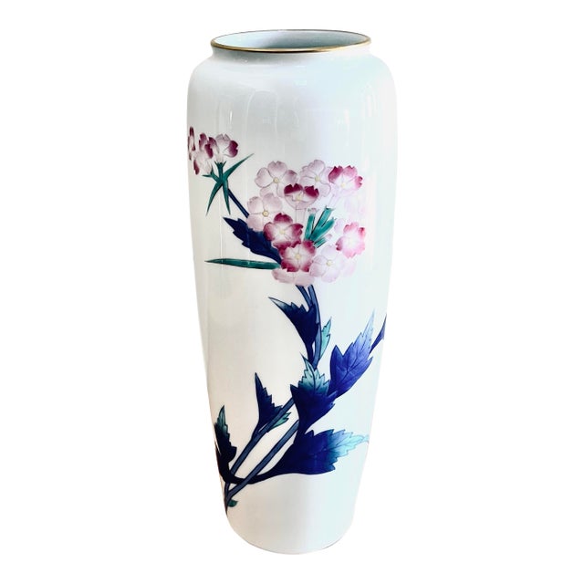 Japanese Handpainted Porcelain Vase With Pink and Blue Flower Decoration For Sale