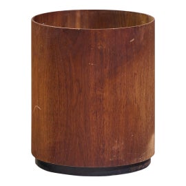 Example of Jens Risom Organization Accessories