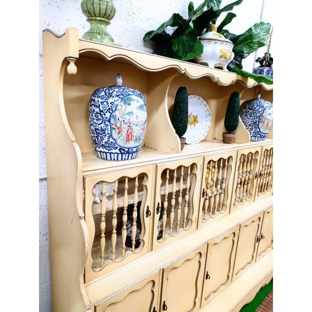 Monumental Scalloped Edge Habersham Style Vintage Pale Yellow French Provincial China Display Hutch Cabinet For Sale In West Palm - Image 6 of 12