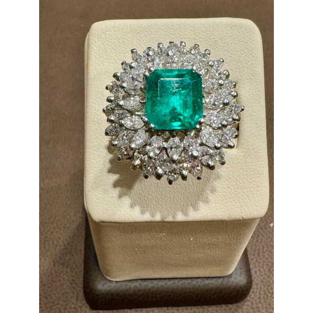 Metal 4 Carat Emerald Cut Colombian Emerald & 5.5 Ct Diamond Ring in Platinum Size 6 For Sale - Image 7 of 8