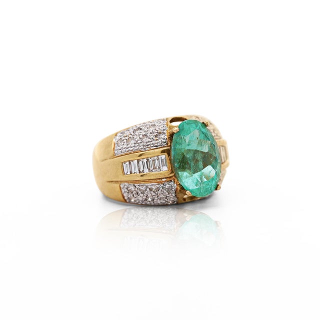 Modern 4.9 Carat Oval Colombian Emerald & Diamond 18k Gold Dome Ring, Size 7 For Sale - Image 3 of 9