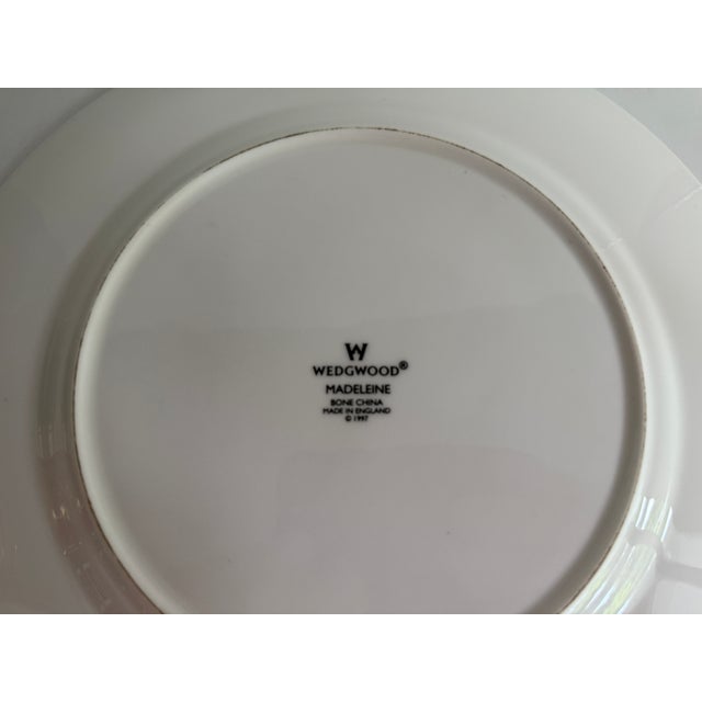 Vintage item from the 1990s, sourced from England Item: Dinner plate, 27.5 cm (11.5 in) Manufacturer: Wedgwood Series:...