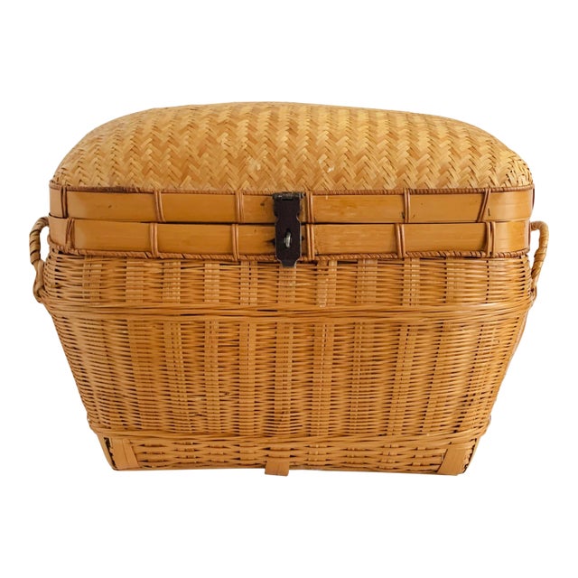 Vintage Chinese Herringbone Weave Cane and Wicker Lidded Basket Storage For Sale