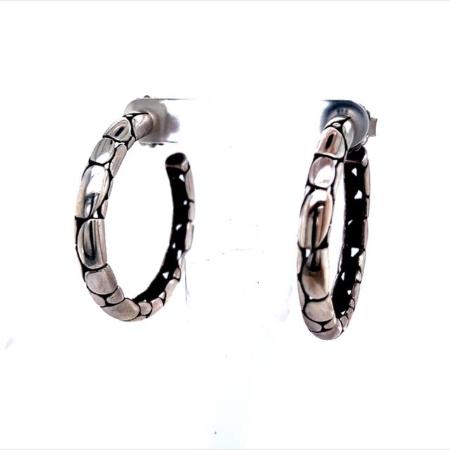 1990s Pair of John Hardy Estate Pebble Hoop Earrings Sterling Silver For Sale - Image 4 of 7