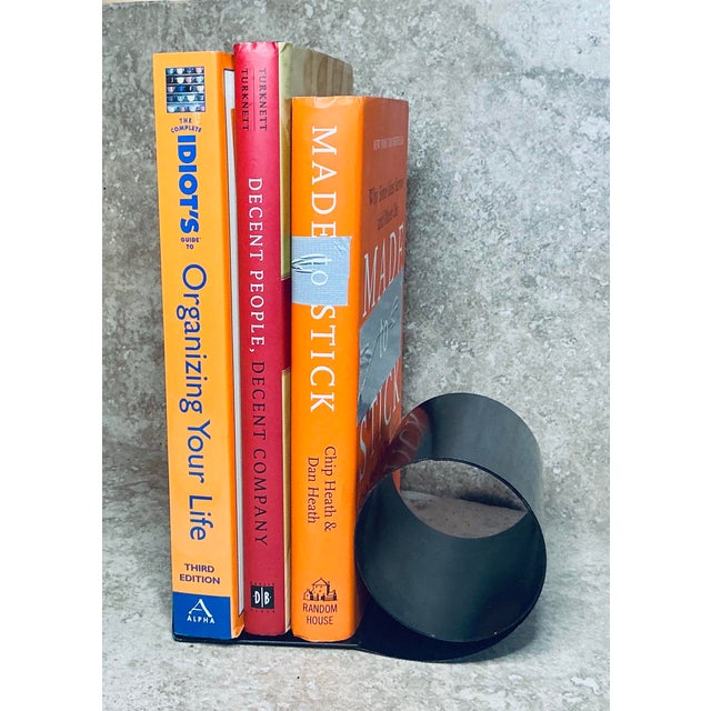 1960s Mid Century Modern Matte Black “Bookworm” Steel Coil Bookends For Sale - Image 12 of 12