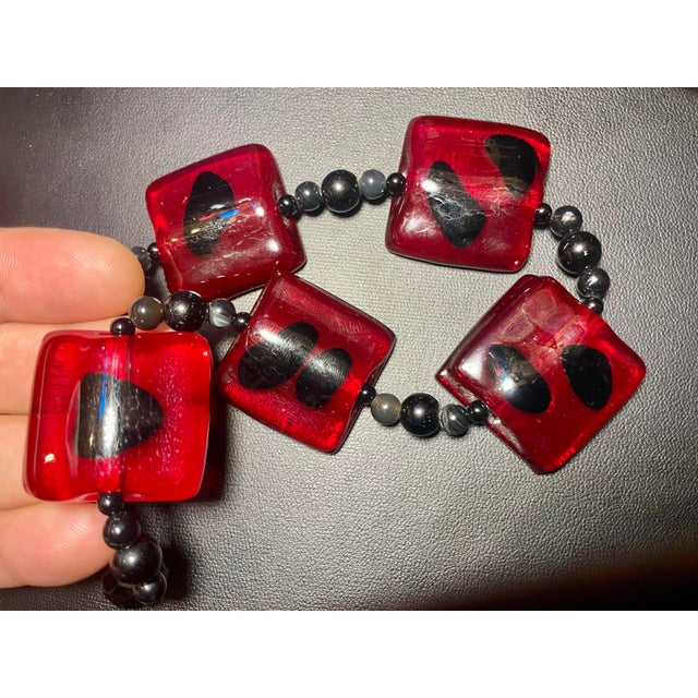 Late 20th Century Art Glass Necklace With Ruby Red Square Beads, Black Onyx and Agate With Sterling Silver Clasp. For Sale - Image 4 of 6