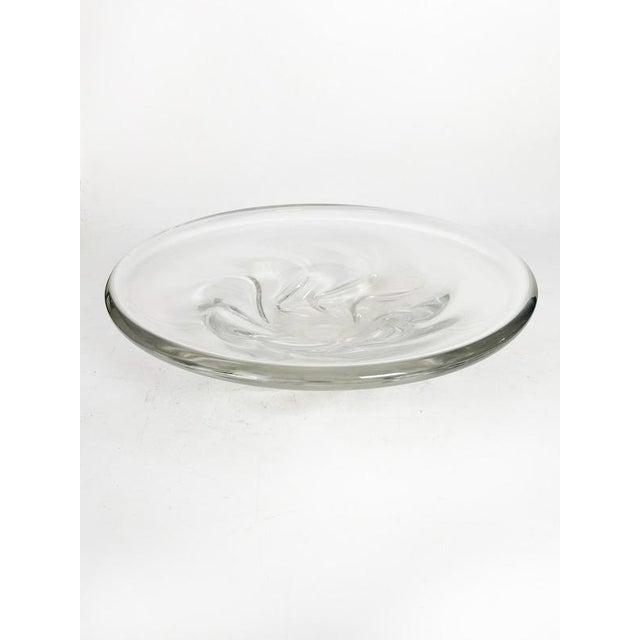Daum crystal vide poche, made in France in the 1970s. This elegant decorative bowl in solid crystal perfectly illustrates...