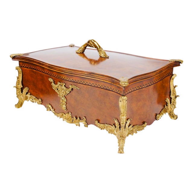 Maitland-Smith Burl Wood & Gilt Bronze Box With Figural Handshake Handle – Regency Style Casket For Sale