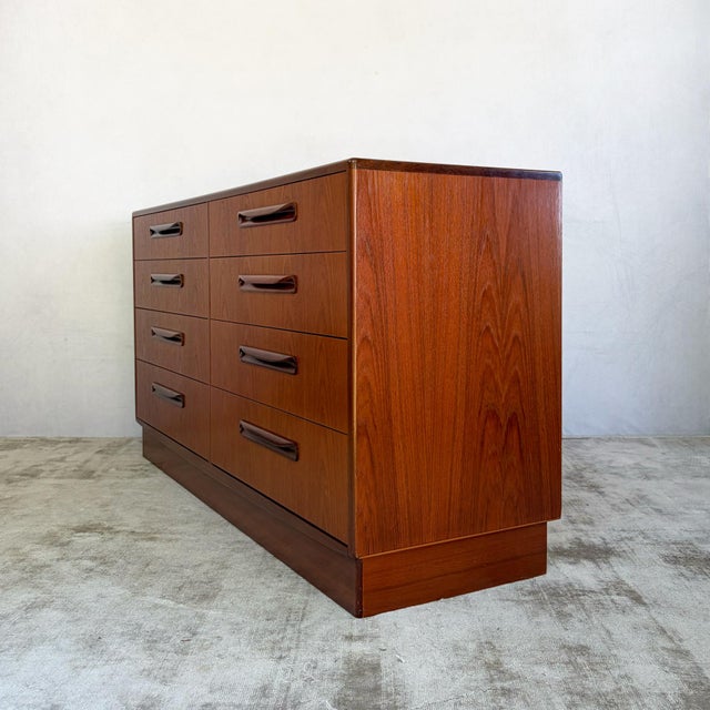 Victor Wilkins Teak Fresco Double Chest of Drawers by Victor Wilkins for G-Plan, 1960s For Sale - Image 4 of 11